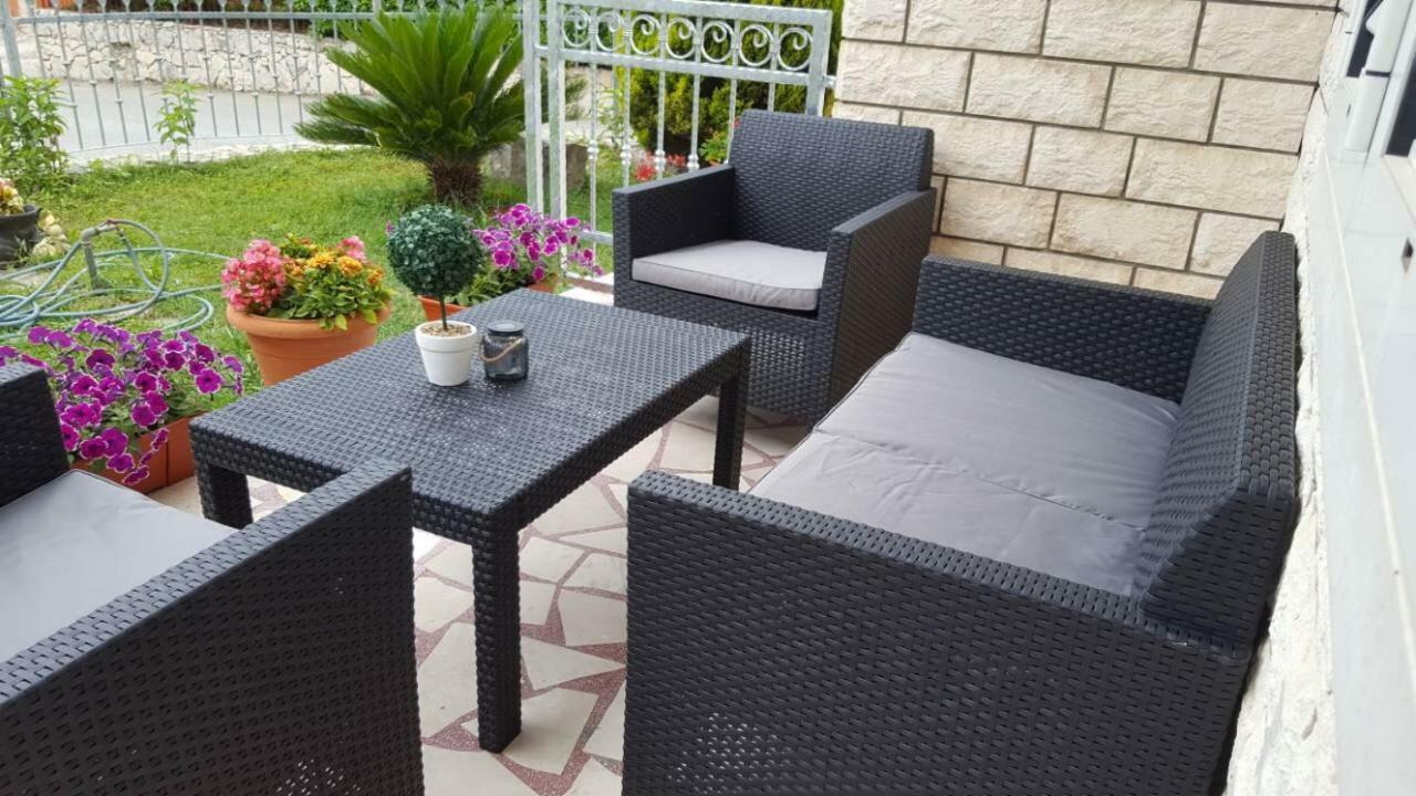 Apartamento Apartman Luly Kaštela Exterior foto