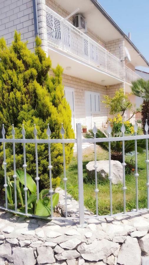 Apartamento Apartman Luly Kaštela Exterior foto
